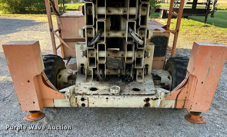 image for item NQ9918 2002 JLG 500RTS  scissor lift