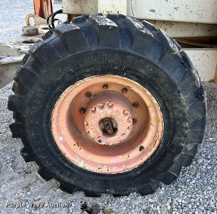 image for item NQ9918 2002 JLG 500RTS  scissor lift