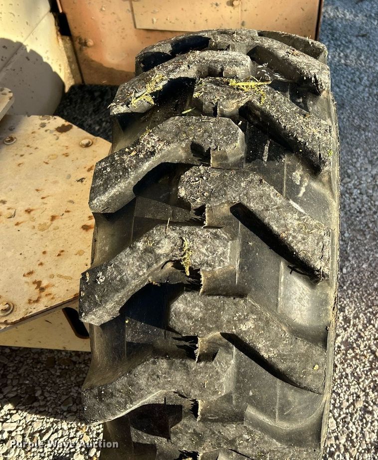 image for item NQ9918 2002 JLG 500RTS  scissor lift