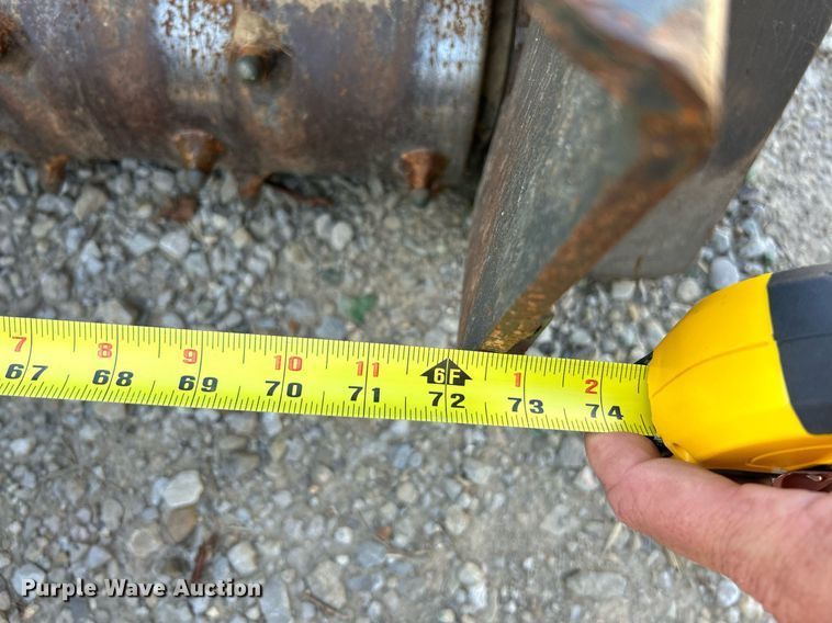 image for item NQ9926 2012 Bobcat 72SCH  skid steer soil conditioner