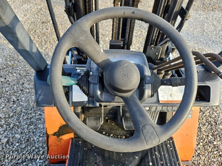 image for item NQ9932 Toyota 7FGCU25  forklift