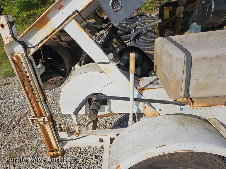 image for item NQ9936 (2) Sreco Flexible pull-in bucket machines