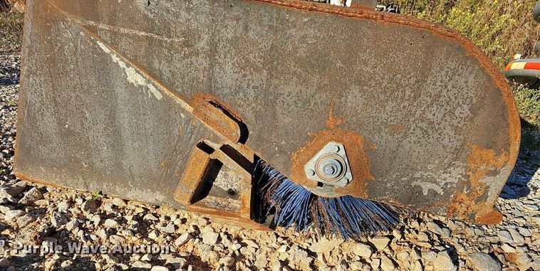 image for item NT9996 Skid steer broom
