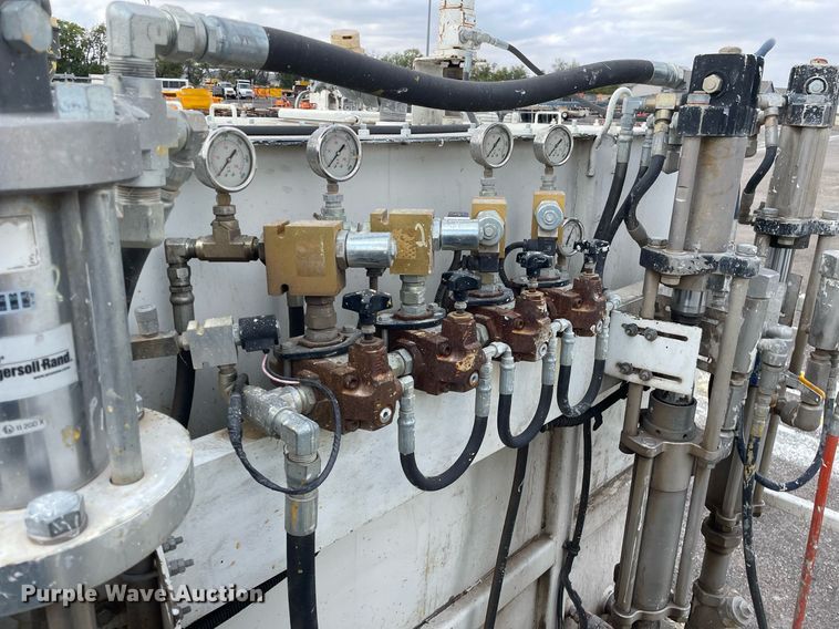 image for item NX9871 1998 Chevrolet T8500  paint striper truck