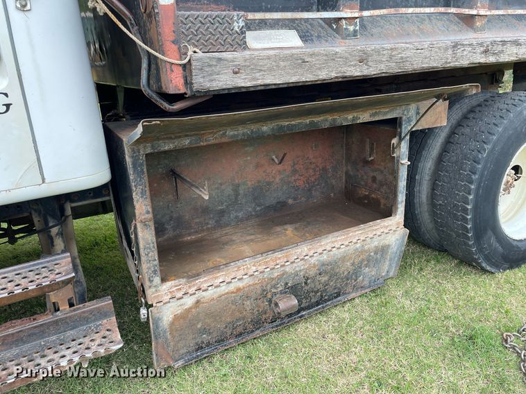 image for item NX9899 1996 International 4700  dump truck