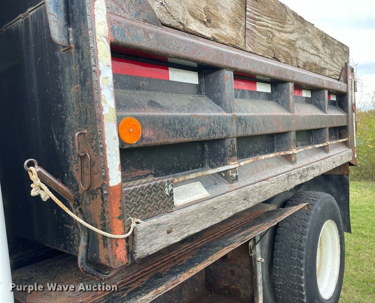 image for item NX9899 1996 International 4700  dump truck