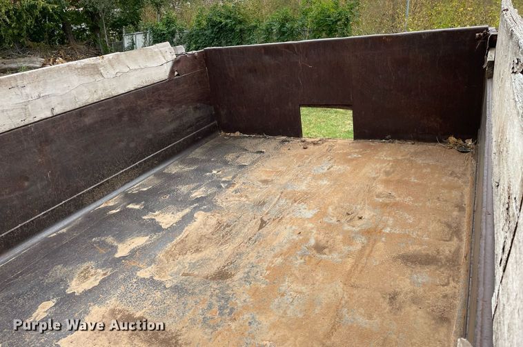 image for item NX9899 1996 International 4700  dump truck