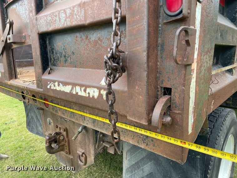 image for item NX9899 1996 International 4700  dump truck