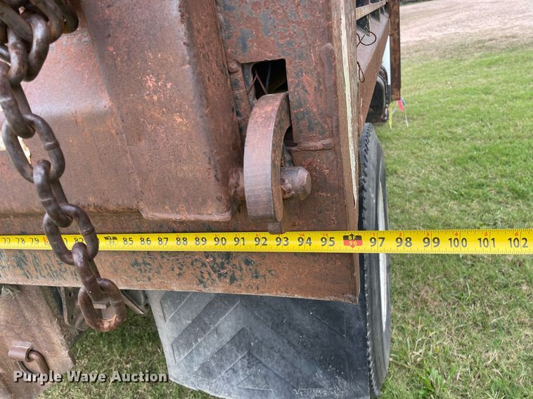 image for item NX9899 1996 International 4700  dump truck