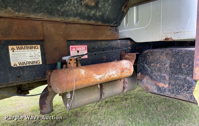 image for item NX9899 1996 International 4700  dump truck