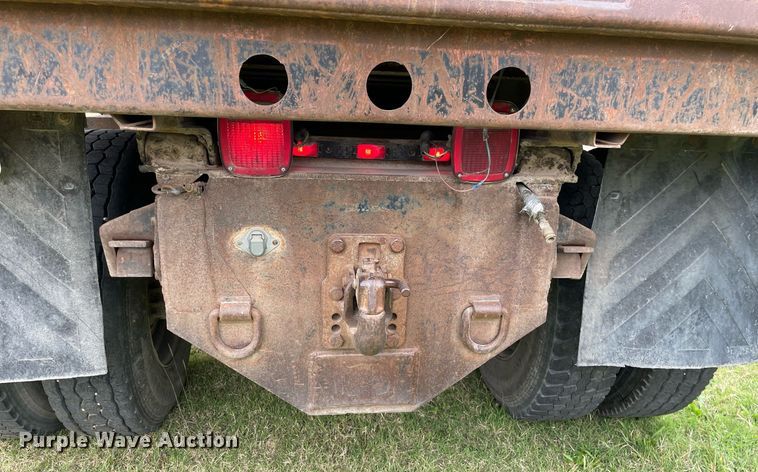 image for item NX9899 1996 International 4700  dump truck