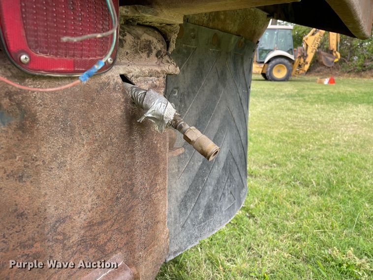 image for item NX9899 1996 International 4700  dump truck