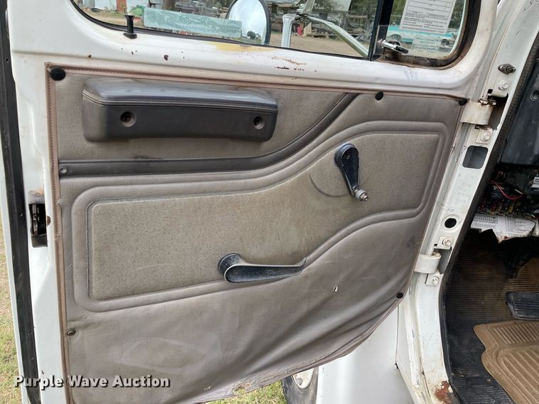 image for item NX9899 1996 International 4700  dump truck