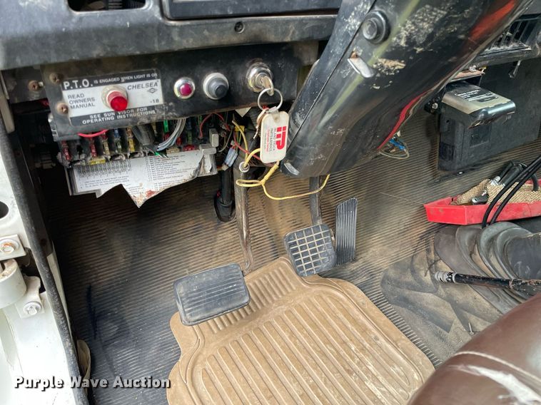 image for item NX9899 1996 International 4700  dump truck