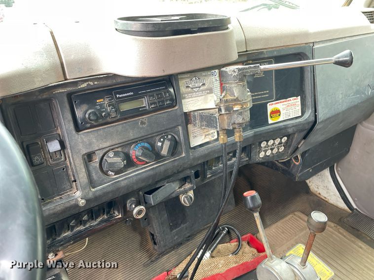 image for item NX9899 1996 International 4700  dump truck