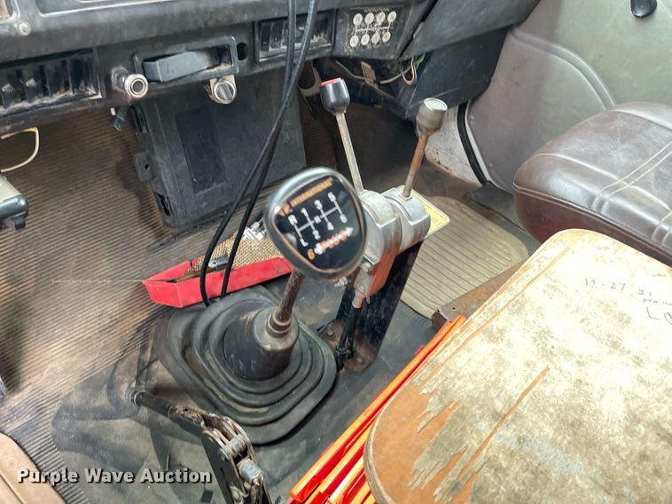 image for item NX9899 1996 International 4700  dump truck