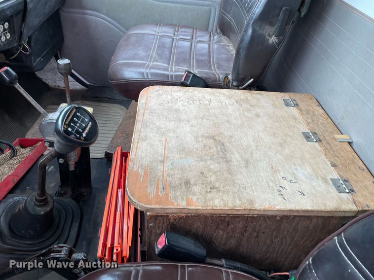 image for item NX9899 1996 International 4700  dump truck