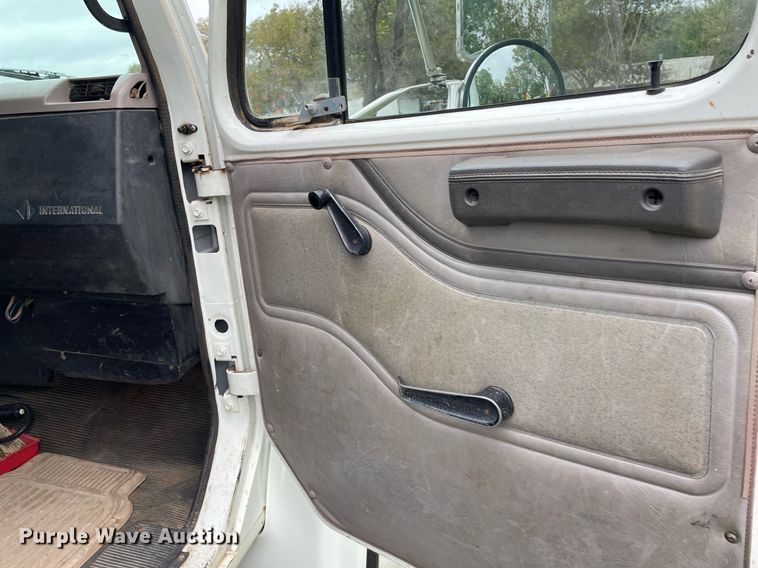 image for item NX9899 1996 International 4700  dump truck