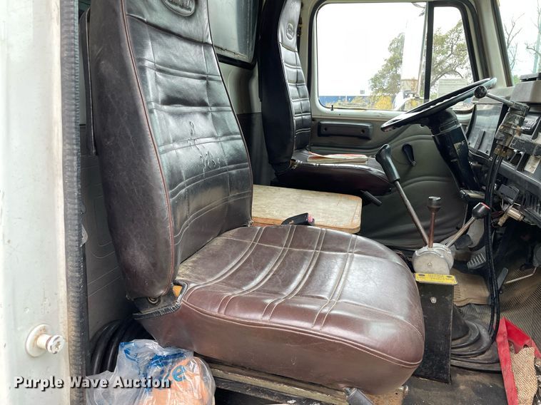 image for item NX9899 1996 International 4700  dump truck