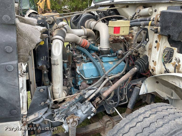 image for item NX9899 1996 International 4700  dump truck