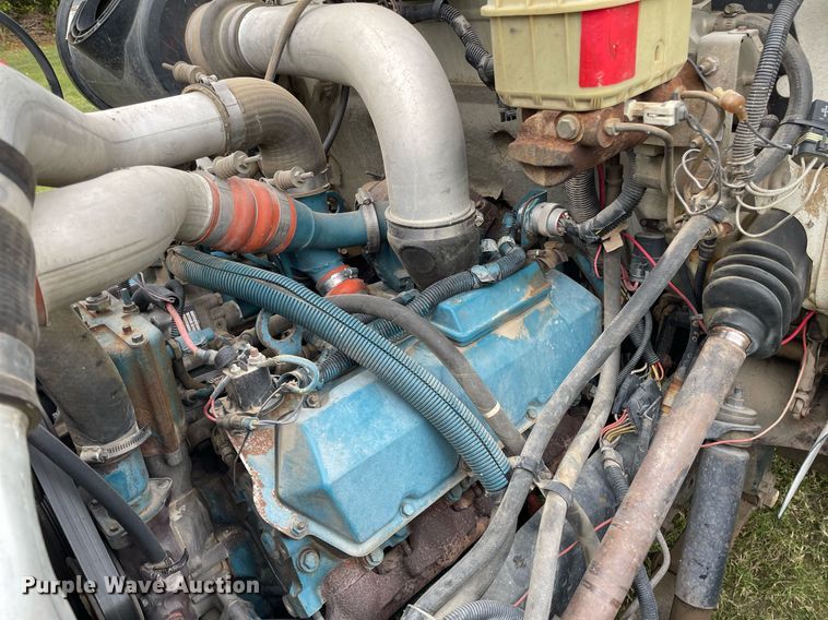 image for item NX9899 1996 International 4700  dump truck