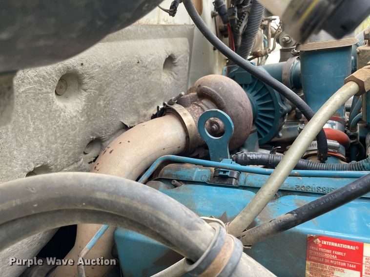 image for item NX9899 1996 International 4700  dump truck