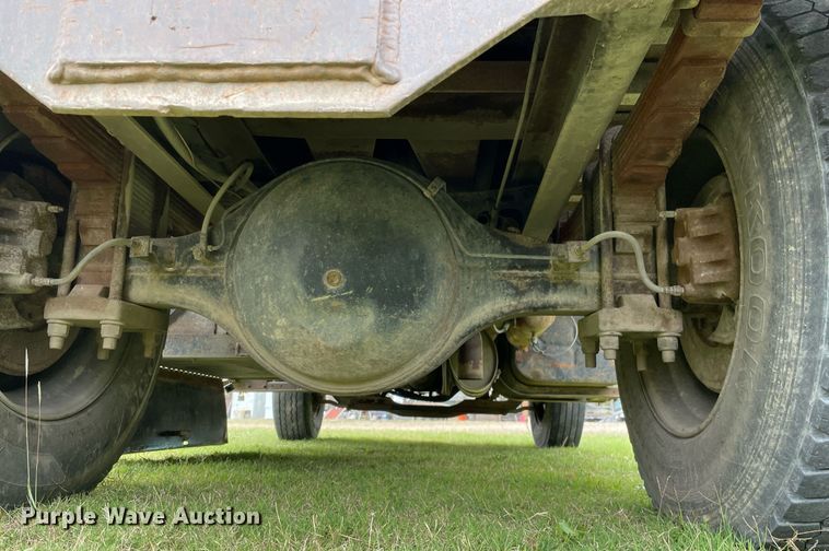 image for item NX9899 1996 International 4700  dump truck