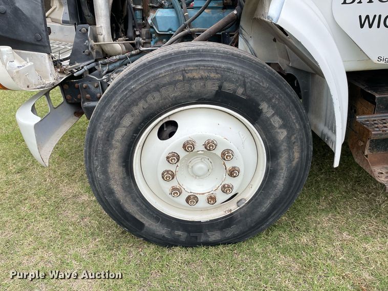 image for item NX9899 1996 International 4700  dump truck