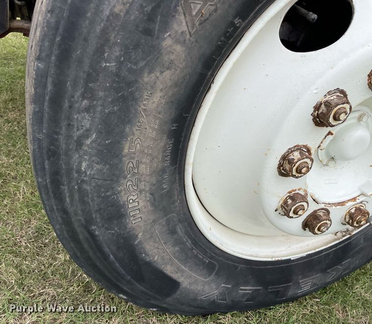 image for item NX9899 1996 International 4700  dump truck