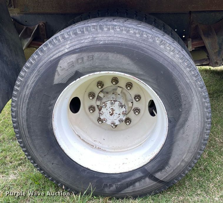 image for item NX9899 1996 International 4700  dump truck