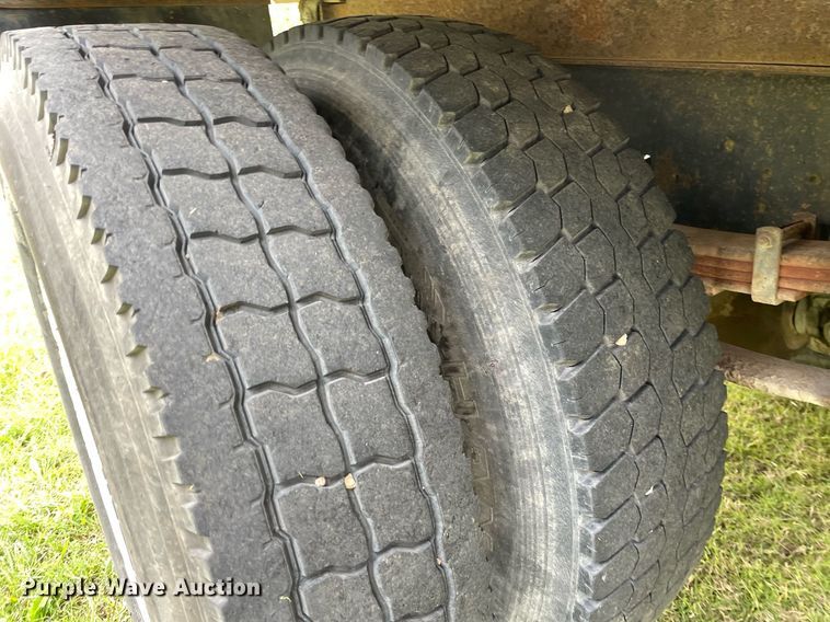 image for item NX9899 1996 International 4700  dump truck