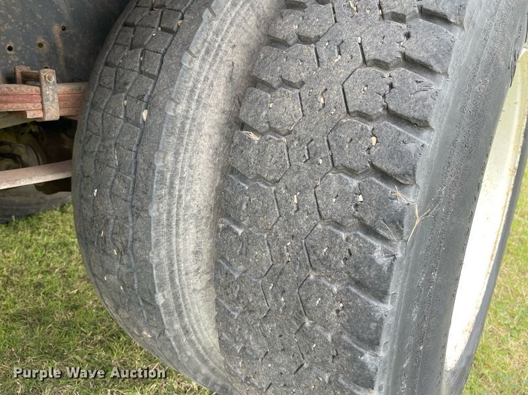 image for item NX9899 1996 International 4700  dump truck