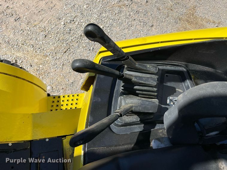 image for item NY9986 2005 Hyster H110XM  forklift