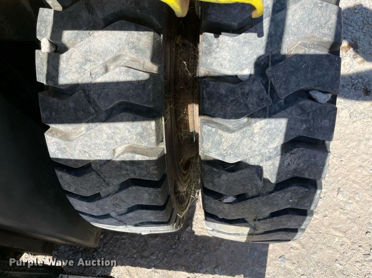 image for item NY9986 2005 Hyster H110XM  forklift