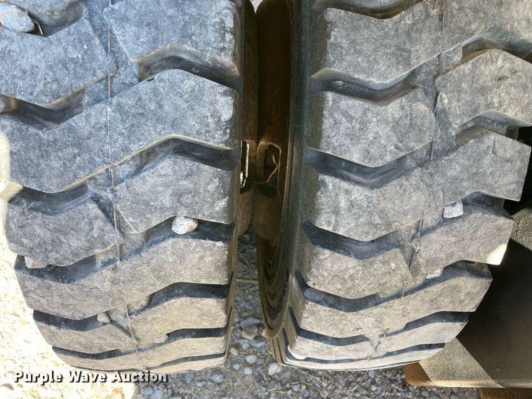 image for item NY9986 2005 Hyster H110XM  forklift