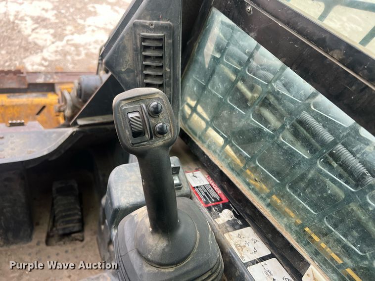 image for item OA9006 2014 John Deere 323E tracked skid steer loader