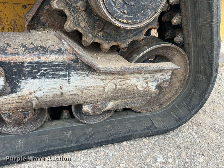 image for item OA9006 2014 John Deere 323E tracked skid steer loader