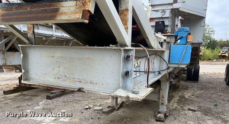 image for item OC9555 1975 Universal 4555 Impact Master crusher