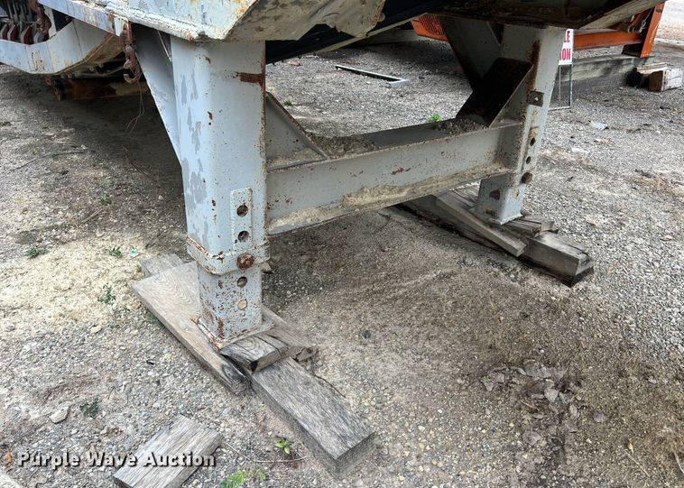 image for item OC9555 1975 Universal 4555 Impact Master crusher