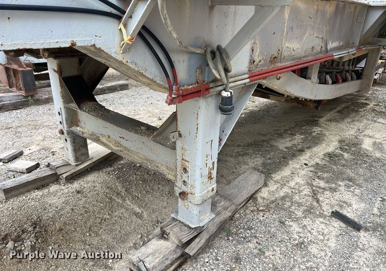 image for item OC9555 1975 Universal 4555 Impact Master crusher