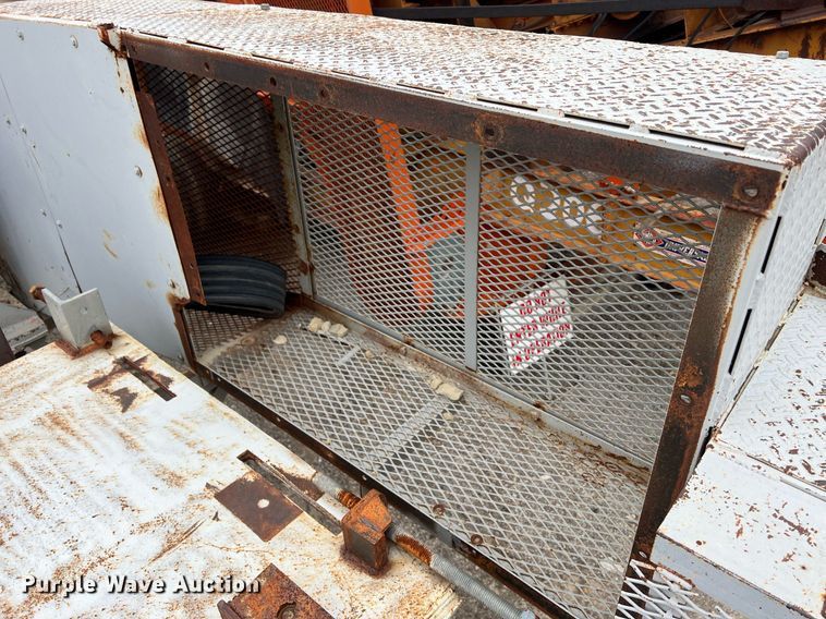 image for item OC9555 1975 Universal 4555 Impact Master crusher