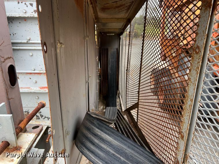 image for item OC9555 1975 Universal 4555 Impact Master crusher