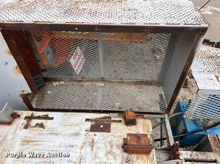 image for item OC9555 1975 Universal 4555 Impact Master crusher