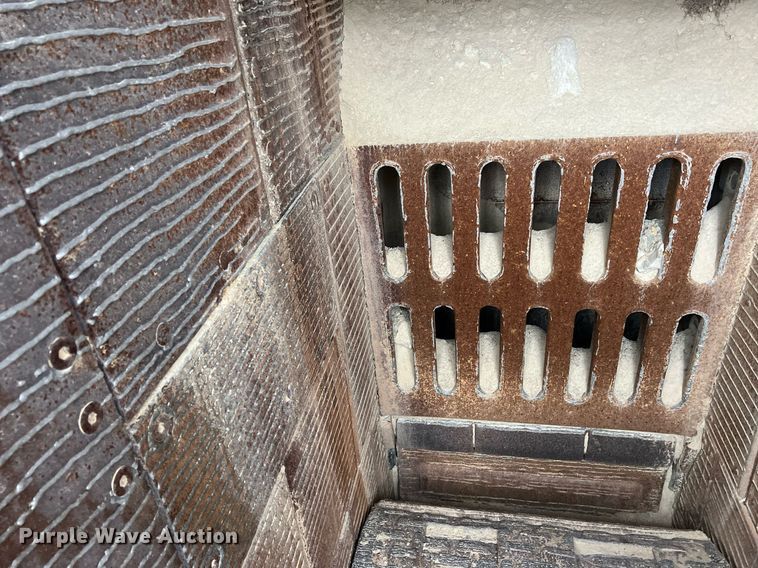 image for item OC9555 1975 Universal 4555 Impact Master crusher