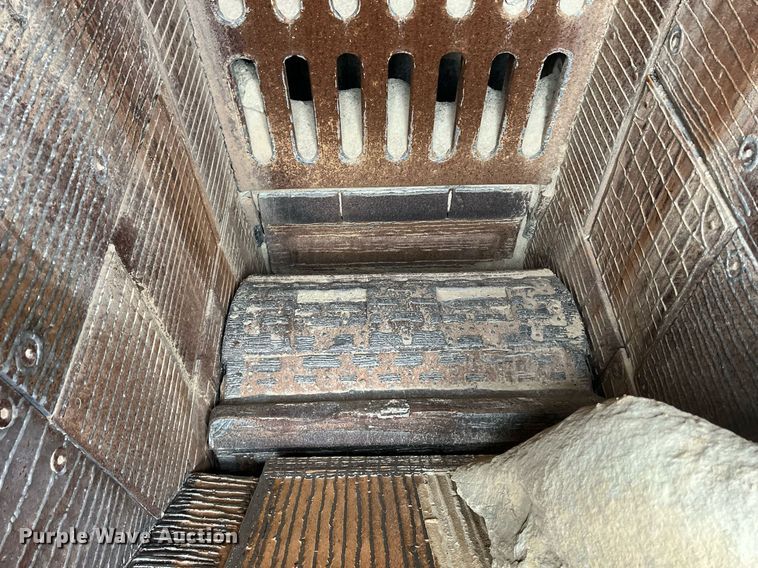 image for item OC9555 1975 Universal 4555 Impact Master crusher