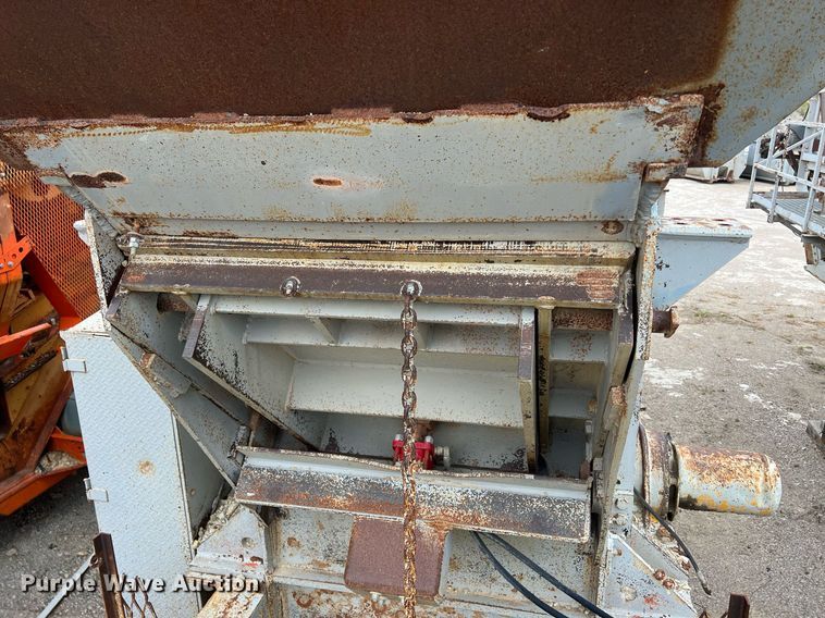 image for item OC9555 1975 Universal 4555 Impact Master crusher