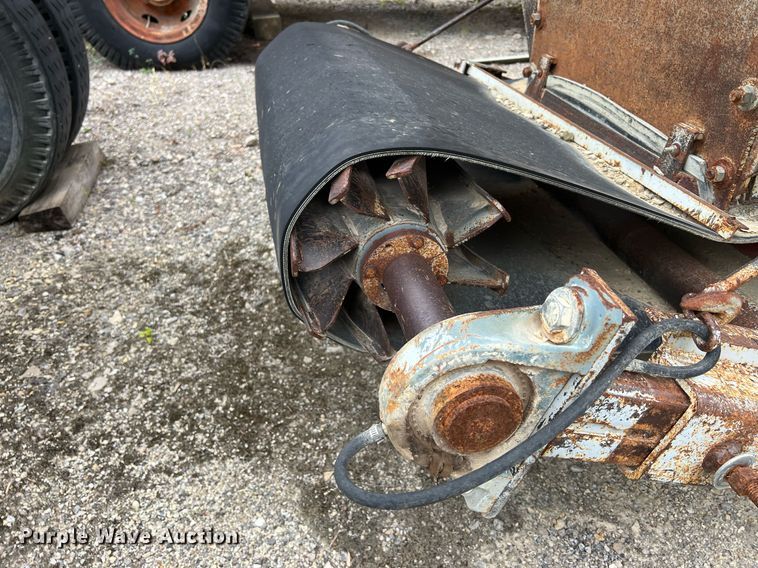 image for item OC9555 1975 Universal 4555 Impact Master crusher