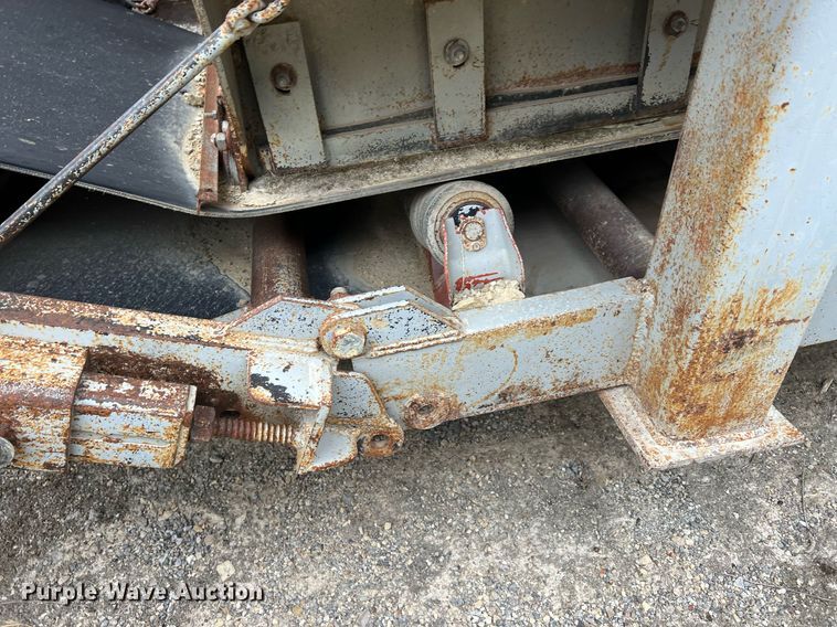 image for item OC9555 1975 Universal 4555 Impact Master crusher