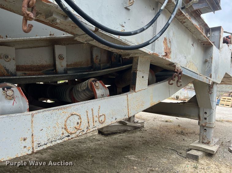 image for item OC9555 1975 Universal 4555 Impact Master crusher