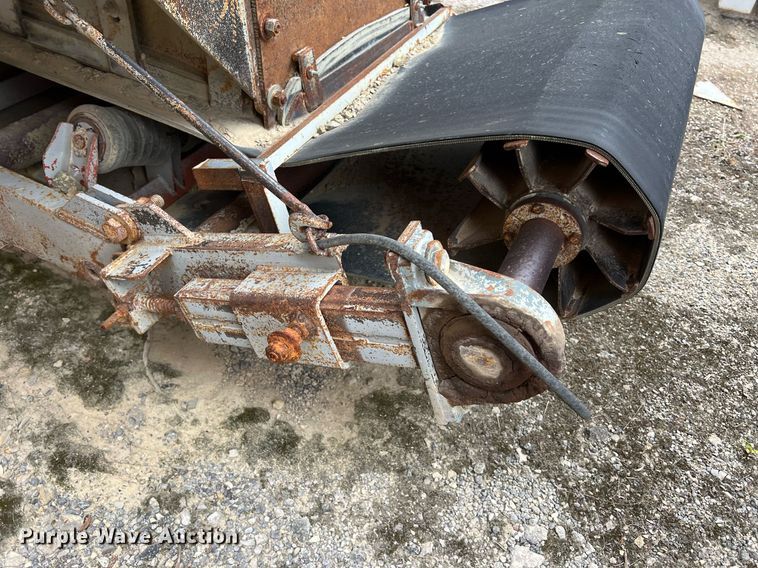 image for item OC9555 1975 Universal 4555 Impact Master crusher